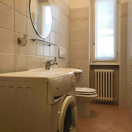 Stunning Renovated Flat On With Parking Appartamento *