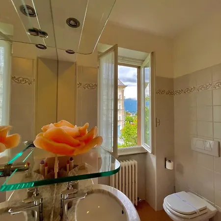Stunning Renovated Flat On With Parking Appartamento *