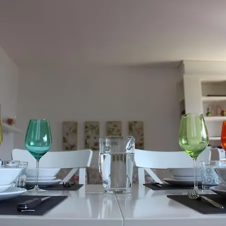 Апартаменты Stunning Renovated Flat On With Parking *