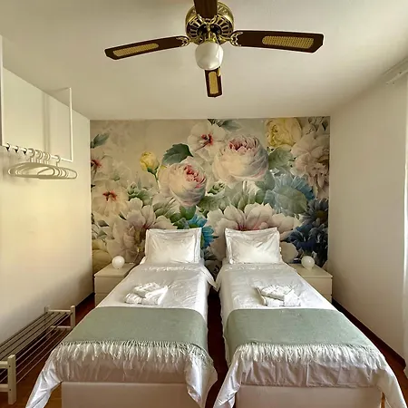 Апартаменты Stunning Renovated Flat On With Parking